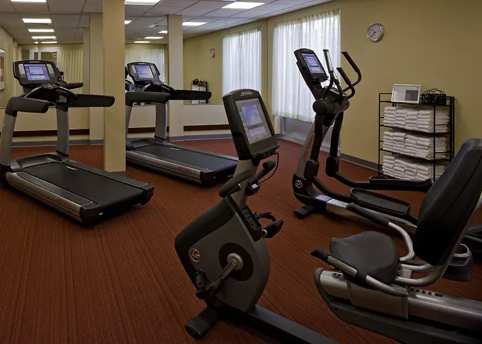 Hotel with pool: Hyatt Place New York/Midtown-South